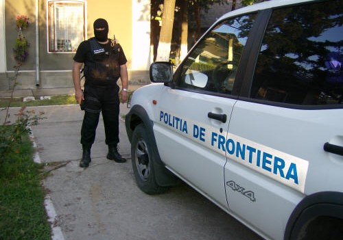 Autoturism plin cu ţigări de contrabandă descoperit în Sighetu Marmației Autoturism plin cu ţigări de contrabandă descoperit în Sighetu Marmației