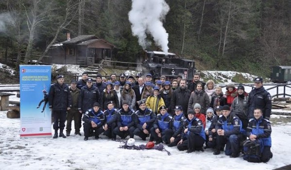 Activităţi ale jandarmilor montani maramureşeni, pe Valea Vaserului, în cadrul Campaniei „Jandarmeria Montană, pentru un mediu sigur!” Activităţi ale jandarmilor montani maramureşeni, pe Valea Vaserului, în cadrul Campaniei „Jandarmeria Montană, pentru un mediu sigur!”