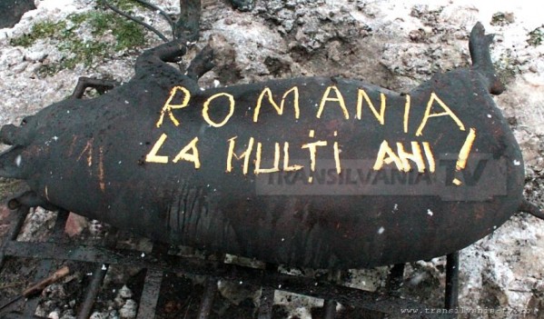 În Coroieni Ziua Naţională a fost sărbătorită în jurul porcului de Crăciun (VIDEO) În Coroieni Ziua Naţională a fost sărbătorită în jurul porcului de Crăciun (VIDEO)