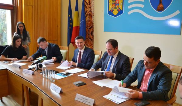 Protocol de colaborare în domeniul fotbalului, între autoritățile din Maramureș și Transcarpatia Protocol de colaborare în domeniul fotbalului, între autoritățile din Maramureș și Transcarpatia