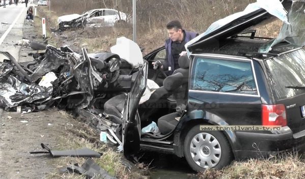 Accident cu trei răniţi lângă pădurea Stejarul (VIDEO) Accident cu trei răniţi lângă pădurea Stejarul (VIDEO)