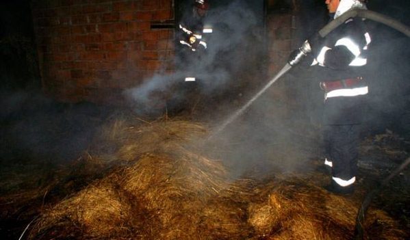 Incendiu stins de pompieri în Borșa Incendiu stins de pompieri în Borșa