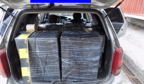 Autoturism indisponibilizat şi 8000 pachete cu ţigări de contrabandă confiscate în Berbești Autoturism indisponibilizat şi 8000 pachete cu ţigări de contrabandă confiscate în Berbești