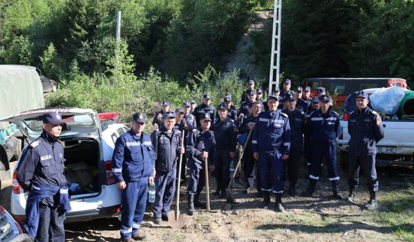 După patru zile de luptă cu flăcările, pompierii au stins incendiul din zona Borșa După patru zile de luptă cu flăcările, pompierii au stins incendiul din zona Borșa