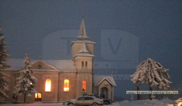 Straiele din bătrâni au readus atmosfera colindelor de altă dată în Preluca Nouă (VIDEO) Straiele din bătrâni au readus atmosfera colindelor de altă dată în Preluca Nouă (VIDEO)