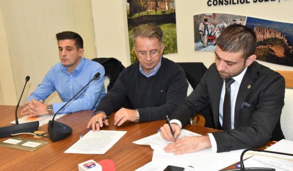 A fost semnat contractul de reabilitare pentru DJ 182 B Șomcuta Mare – Remeți pe Someș A fost semnat contractul de reabilitare pentru DJ 182 B Șomcuta Mare – Remeți pe Someș