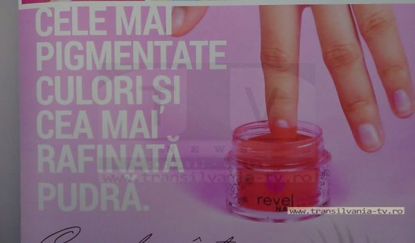 ADVERTORIAL: Pudra organică ia locul ojei sau a vechilor gelurilor de unghii (VIDEO) ADVERTORIAL: Pudra organică ia locul ojei sau a vechilor gelurilor de unghii (VIDEO)