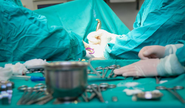 Tumoră de mari dimensiuni operată cu succes la Spitalul Județean Baia Mare Tumoră de mari dimensiuni operată cu succes la Spitalul Județean Baia Mare