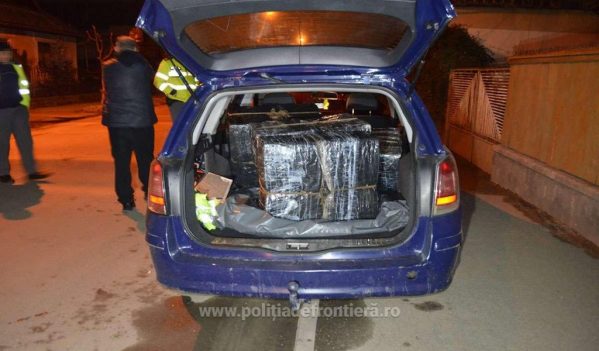 Cetățean român cercetat pentru contrabandă și 6.500 pachete cu țigări confiscate Cetățean român cercetat pentru contrabandă și 6.500 pachete cu țigări confiscate