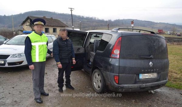 Mașină plină cu țigări și un cetățean ucrainean reținut de polițiștii de frontieră maramureșeni Mașină plină cu țigări și un cetățean ucrainean reținut de polițiștii de frontieră maramureșeni