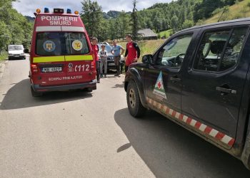 Bărbat care a suferit o criză de epilepsie, găsit de salvatorii montani în zona localității Budești și transportat cu ambulanța la spital