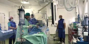 Cinci cazuri de patologie aortică abdominală complexă, cu risc vital, rezolvate endovascular cu succes la SJU Baia Mare