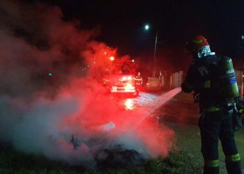 Autoturism cuprins de flăcări în Baia Mare