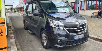 Mașină radiată din circulație, oprită la intrarea în țară